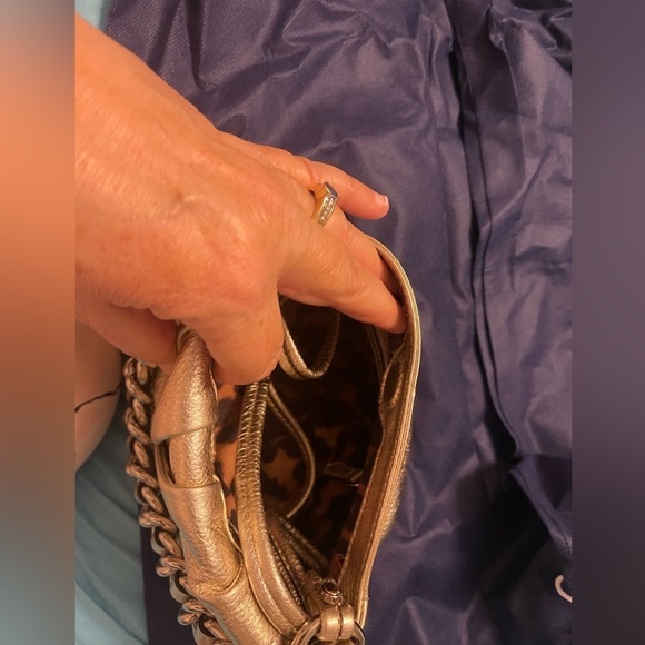 B. Makowsky gold, mini bag wedding convertibleCrossbody & wrist, lots of pockets - Picture 7 of 10